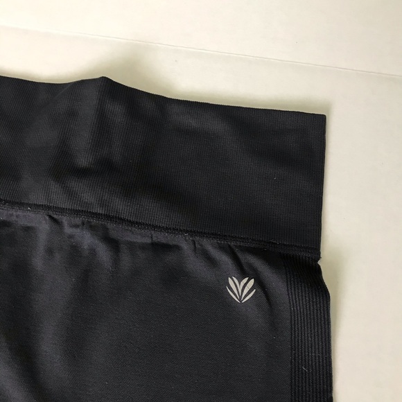 Dark Gray Capri Legging 🌈 - Picture 3 of 3